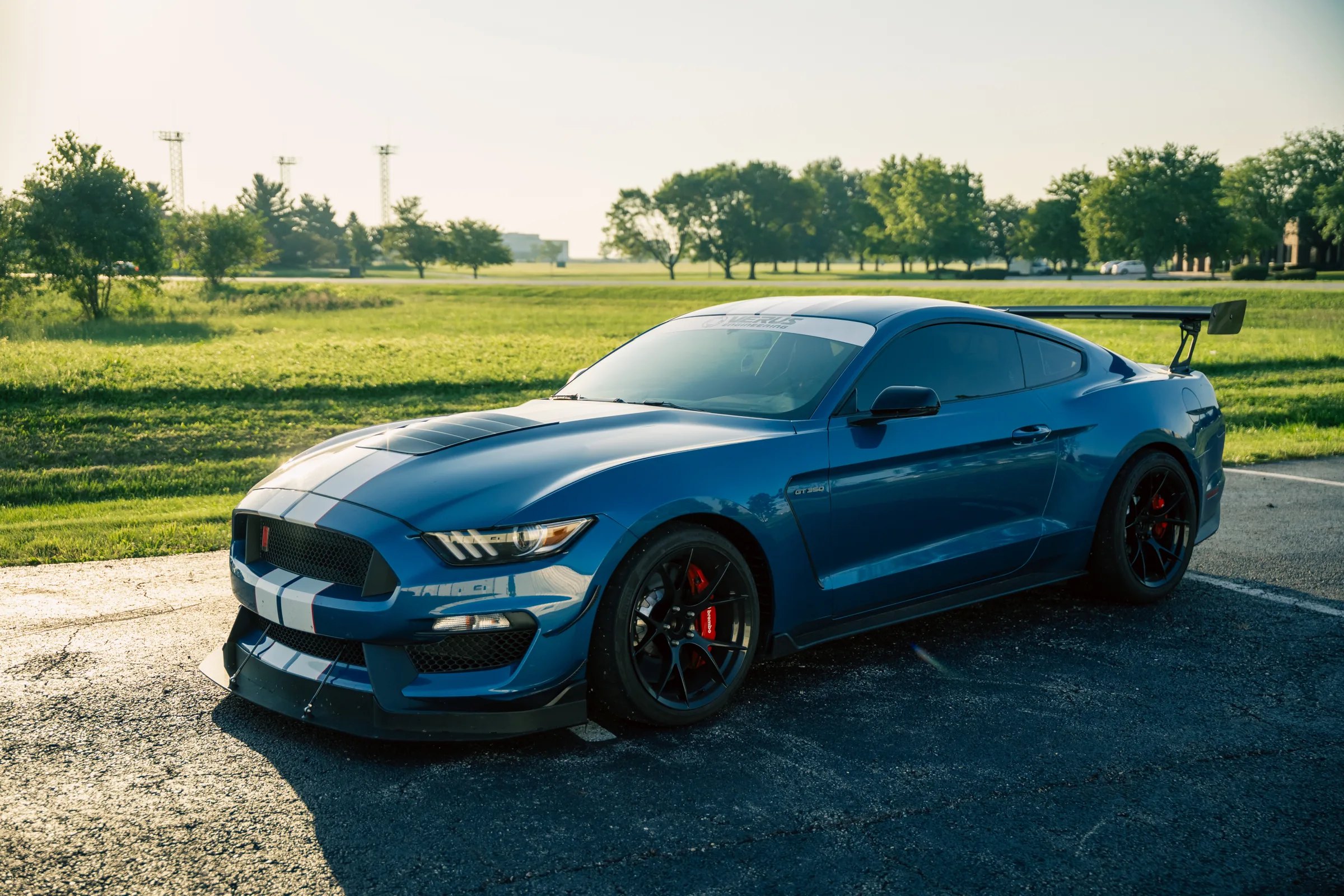 Ford Mustang Shelby GT350 front three-quarter view