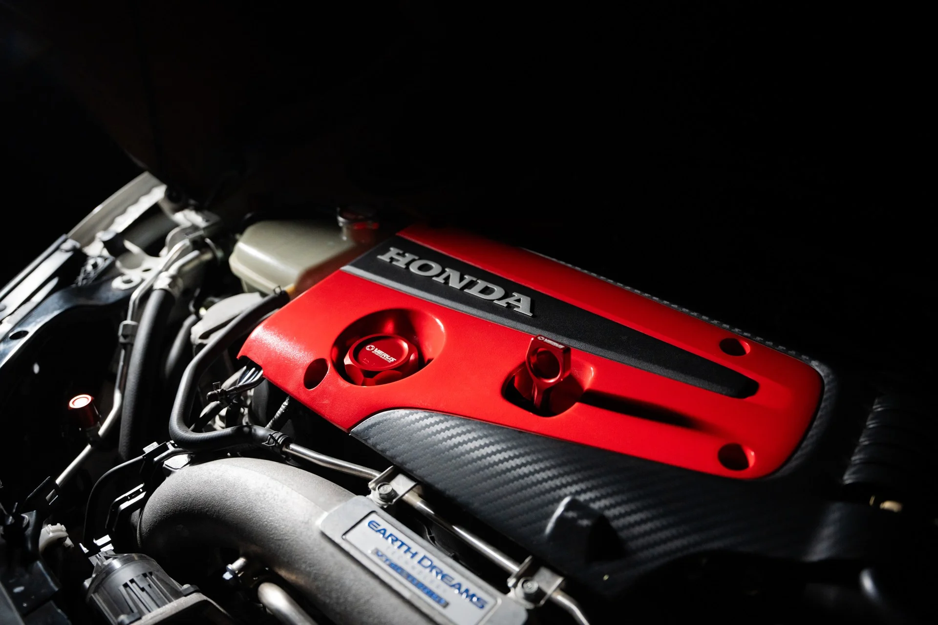 FHS Oil Cap - Honda Civic Type R (FK8), engine bay