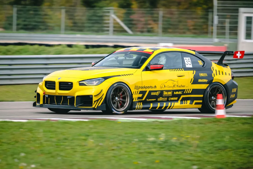 m2 g87 slicks anneau dani 2.webp